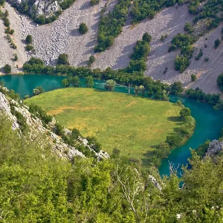 Guest house In With Balcony, Air Conditioning, Wifi, Washing Machine Skradin