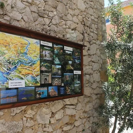 Guest house In With Balcony, Air Conditioning, Wifi, Washing Machine