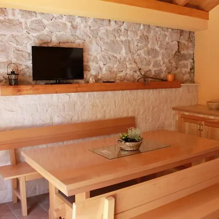 In With Balcony, Air Conditioning, Wifi, Washing Machine *