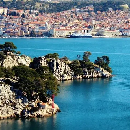 In With Balcony, Air Conditioning, Wifi, Washing Machine Skradin