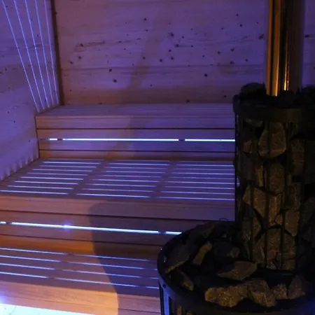 In With Balcony, Air Conditioning, Wifi, Washing Machine Guest house