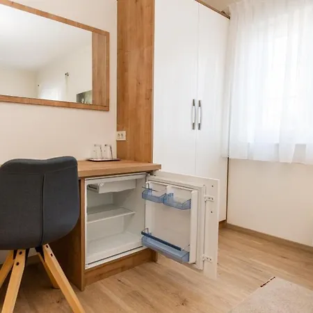 Guest house In With Balcony, Air Conditioning, Wifi, Washing Machine Skradin